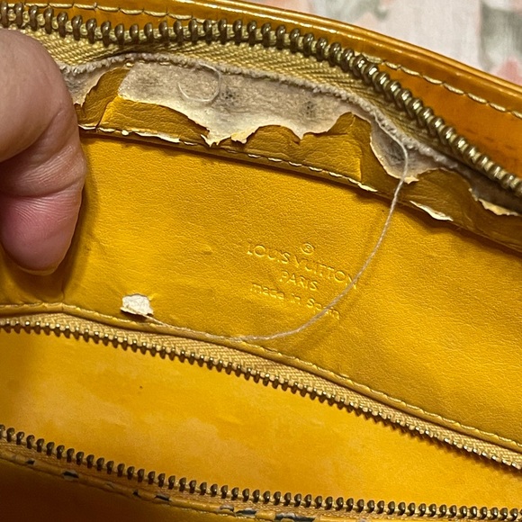 Louis Vuitton - Picture 9 of 12